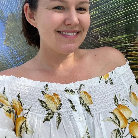 NWT Very soft, fun lemon top - Picture 1 of 5